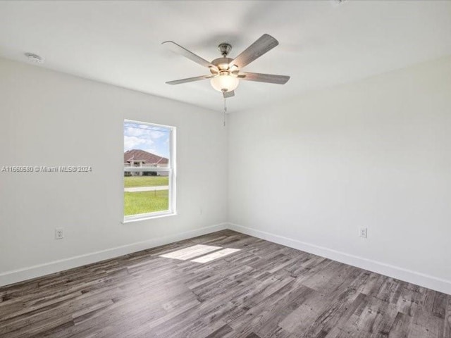 unfurnished room with wood-type flooring and ceiling fan