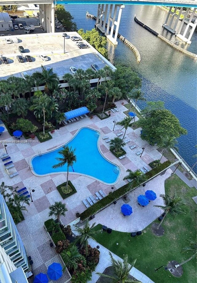 view of swimming pool featuring a water view