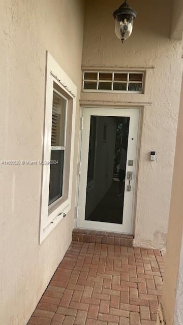 property entrance featuring stucco siding