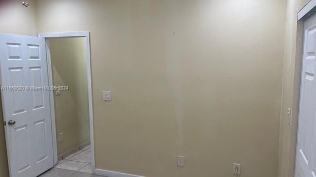 unfurnished bedroom featuring a closet, ceiling fan, and a textured ceiling