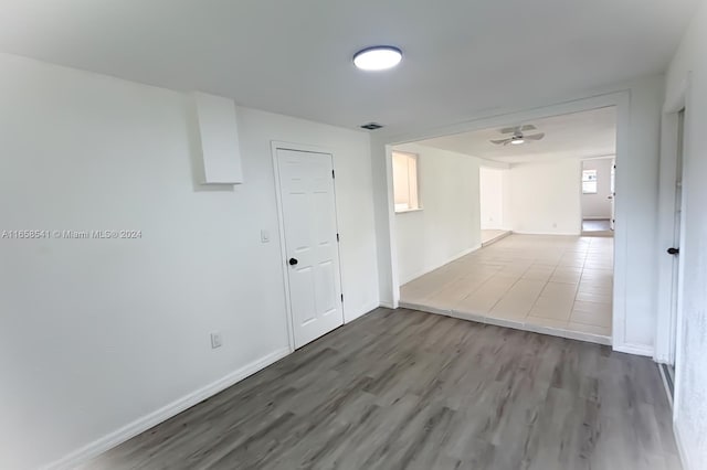 unfurnished room featuring ceiling fan and hardwood / wood-style flooring