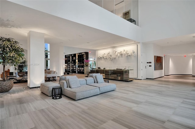 4701 N Meridian Ave Unit 510, Miami Beach, FL 33140 - lobby featuring a towering ceiling