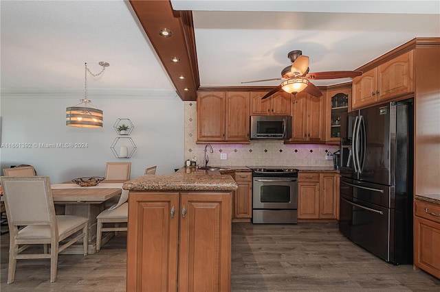 kitchen with pendant lighting, stainless steel appliances, ceiling fan, dark hardwood / wood-style floors, and sink