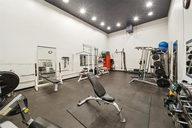 620 Tennis Club Dr Unit 111, Fort Lauderdale, FL 33311 - workout area featuring a towering ceiling