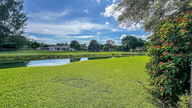 view of yard featuring a water view