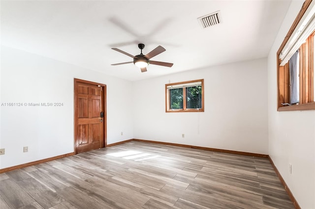 unfurnished room with wood-type flooring and ceiling fan