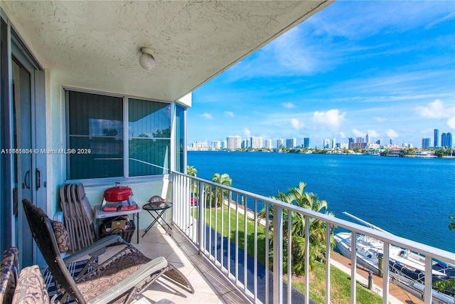 Listing photo 2 for 16570 NE 26th Ave Dock 32, North Miami Beach FL 33160