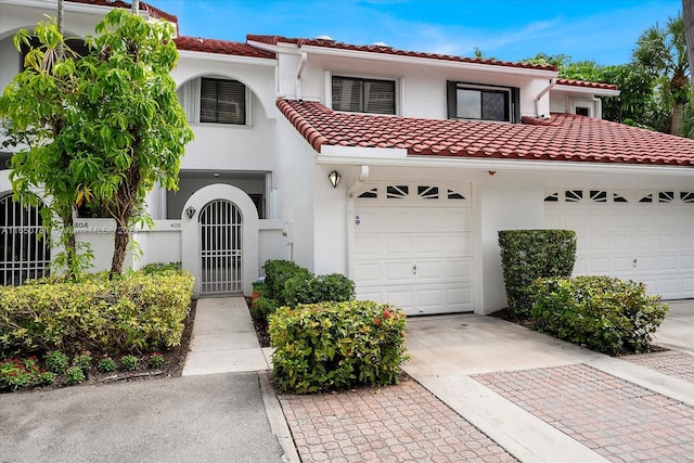 view of front facade with a garage