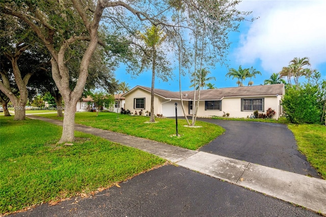 single story home with a front lawn