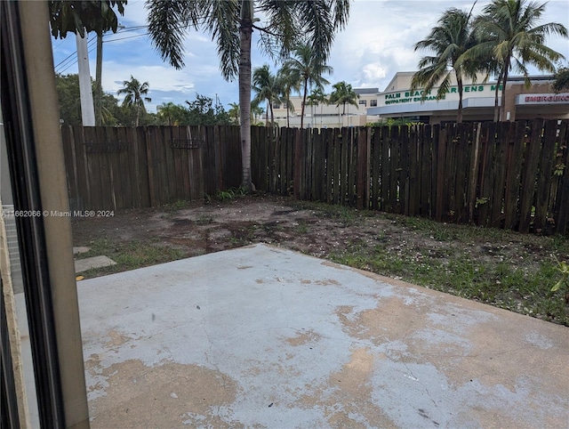 view of yard with a patio