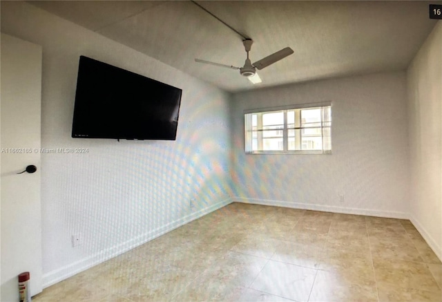 empty room featuring ceiling fan