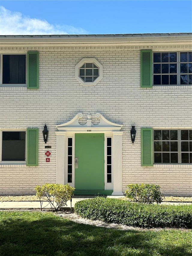 view of front of property