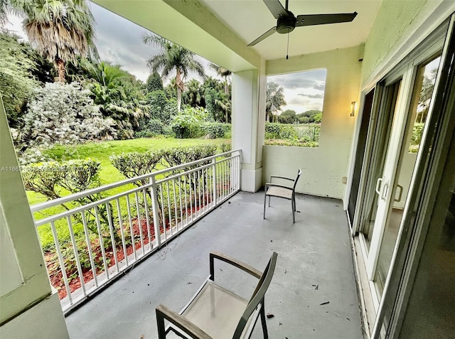 balcony featuring ceiling fan