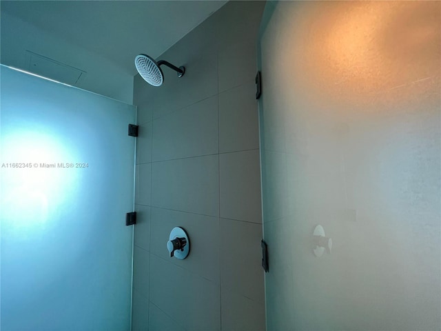 bathroom with a tile shower