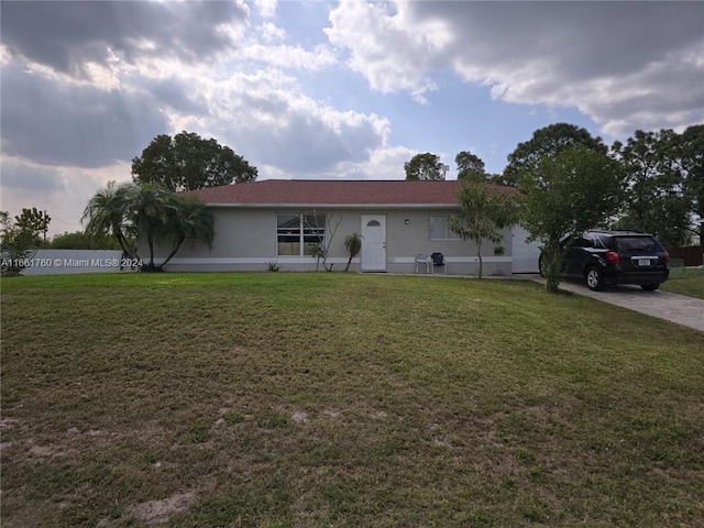 ranch-style home featuring a front lawn