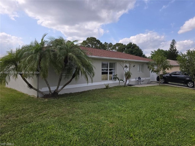 view of front of home featuring a front lawn and a patio area