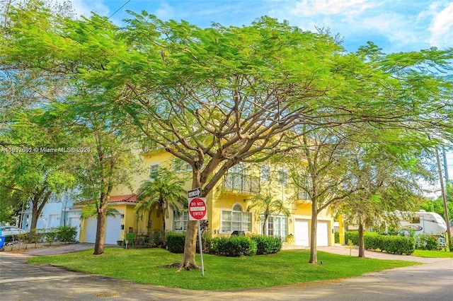 view of front facade with a garage and a front lawn