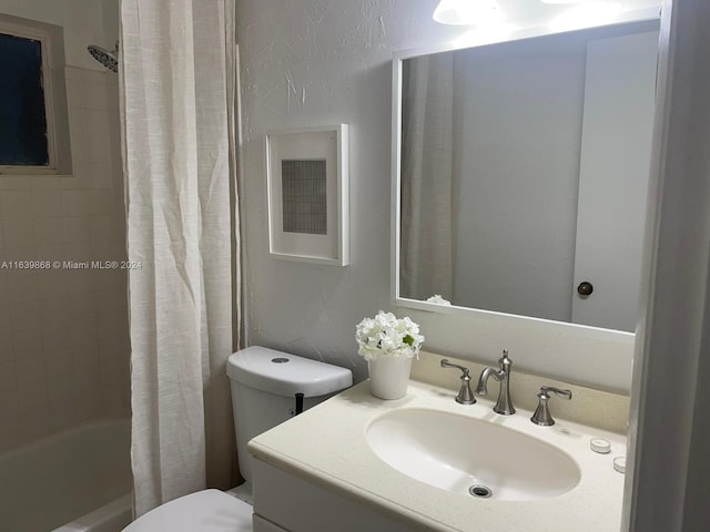 full bathroom featuring shower / bathtub combination with curtain, vanity, and toilet