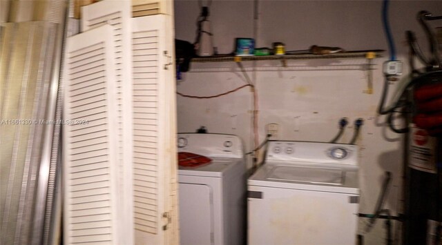 laundry room featuring washer and clothes dryer