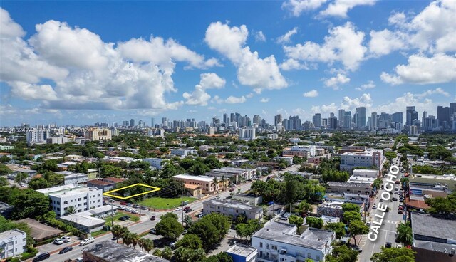 bird's eye view with a view of city