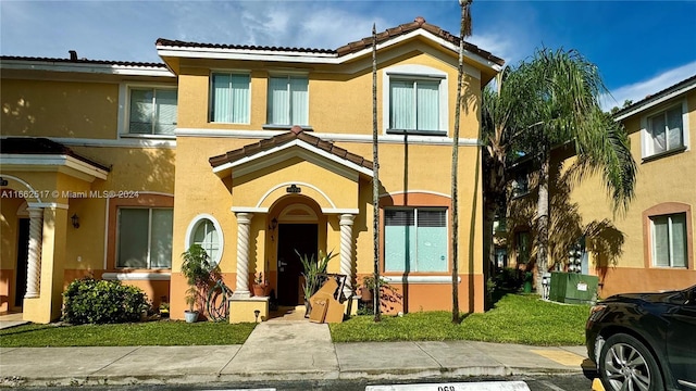 view of mediterranean / spanish-style home