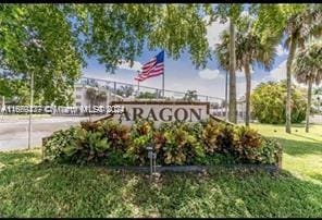 community sign with a lawn