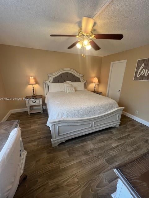 bedroom featuring ceiling fan, dark wood-type flooring, and a textured ceiling