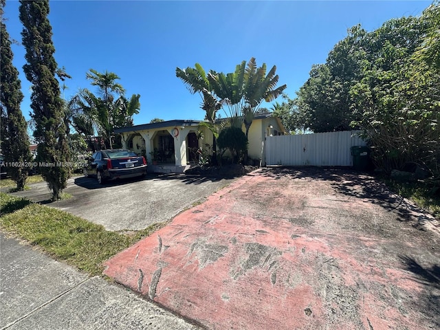 view of front of house featuring driveway and fence