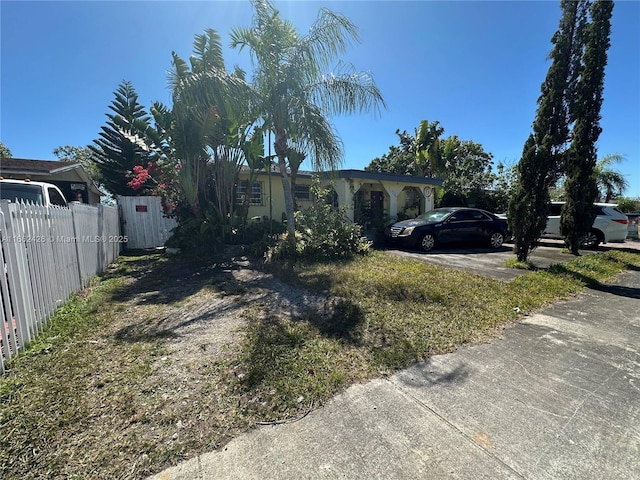 view of front of house with fence