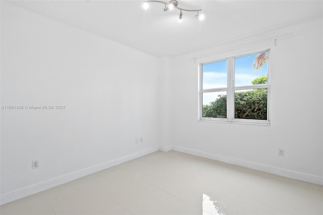 empty room featuring light tile patterned floors