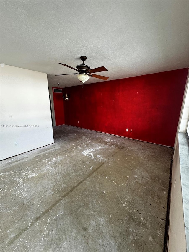 spare room with ceiling fan and a textured ceiling