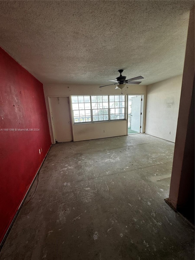 unfurnished room featuring a textured ceiling and ceiling fan