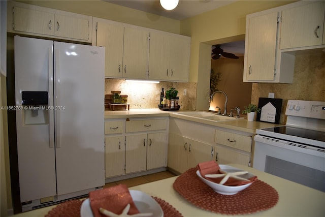 kitchen featuring sink, tasteful backsplash, stainless steel refrigerator with ice dispenser, ceiling fan, and white electric range