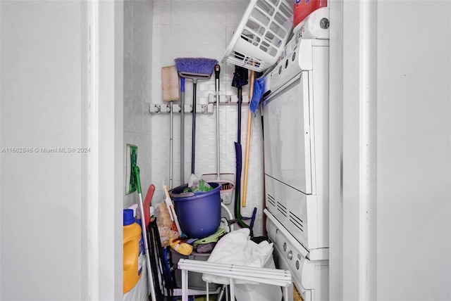 9801 NW Collins Ave Unit Ph8, Bal Harbour, FL 33154 - utilities with stacked washer / drying machine
