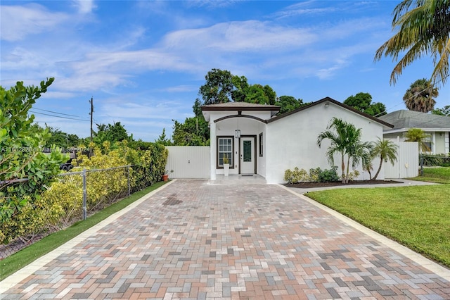 view of front of property with a front yard