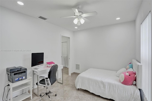 bedroom featuring ceiling fan