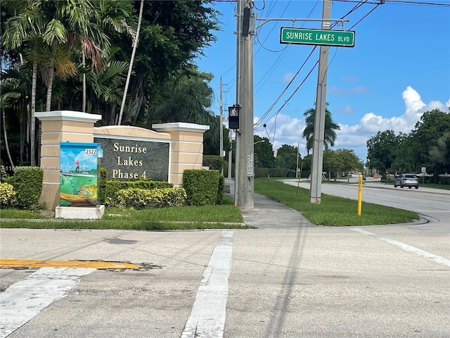 10442 Sunrise Lakes Blvd Unit 303, Sunrise, FL 33322 - view of street featuring sidewalks and street lighting
