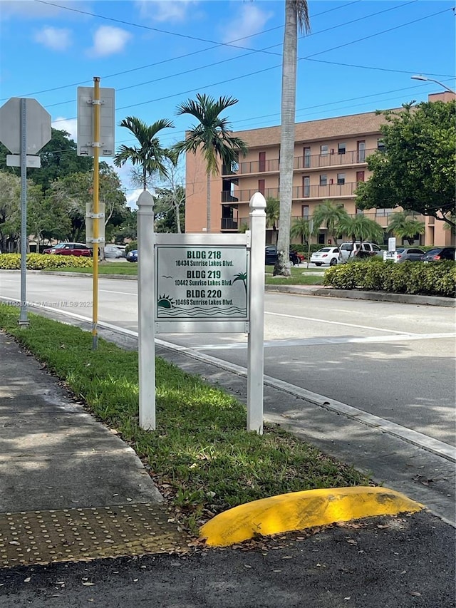 10442 Sunrise Lakes Blvd Unit 303, Sunrise, FL 33322 - view of exterior details