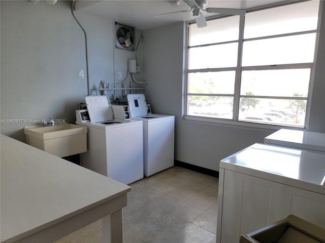 clothes washing area with plenty of natural light, ceiling fan, independent washer and dryer, and sink