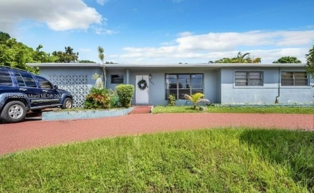 ranch-style home featuring a front yard