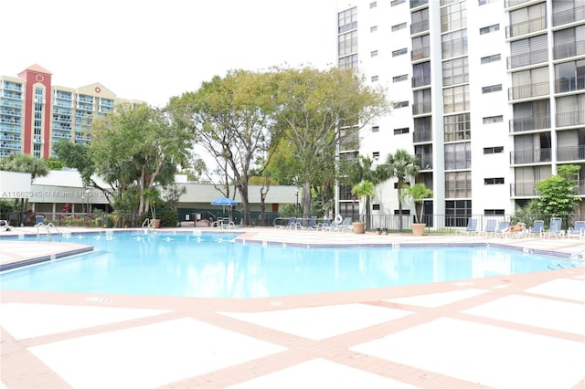 16919 N Bay Rd Unit 118, Sunny Isles Beach, FL 33160 - community pool with a patio
