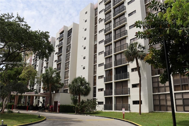 16919 N Bay Rd Unit 118, Sunny Isles Beach, FL 33160 - view of apartment building / complex