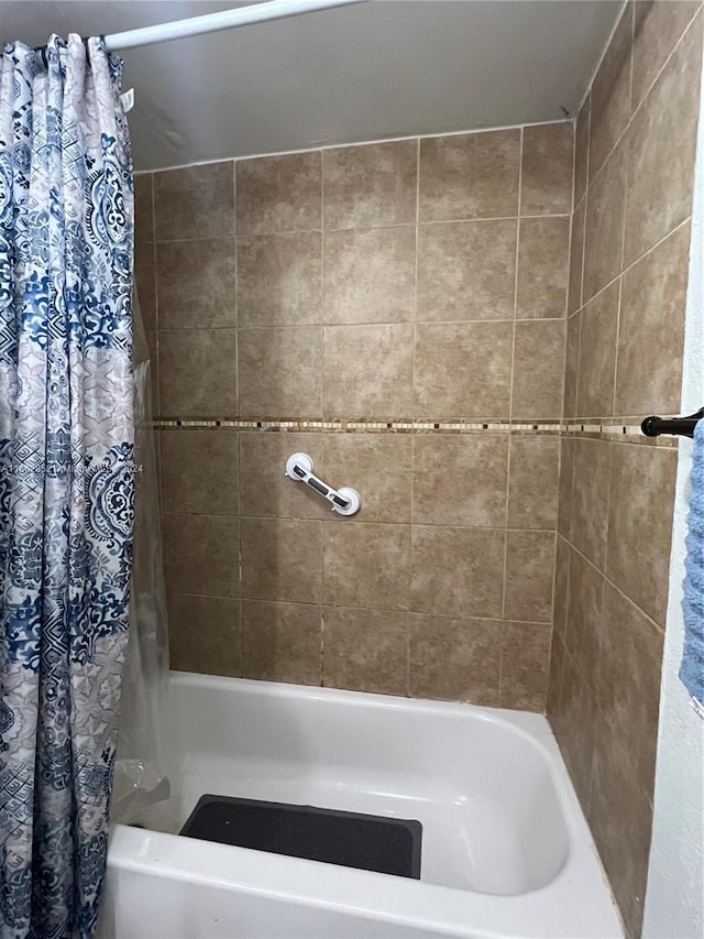 bathroom featuring shower / bath combo with shower curtain