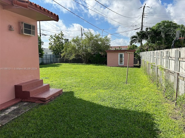 view of yard featuring a storage unit