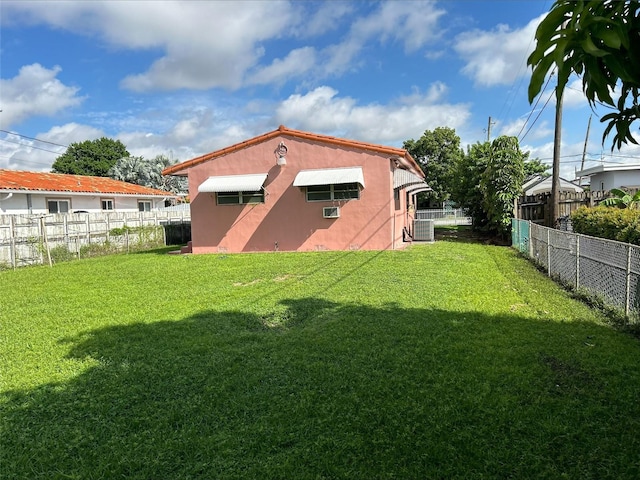 view of yard featuring cooling unit