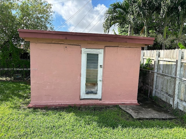 view of outdoor structure featuring a yard