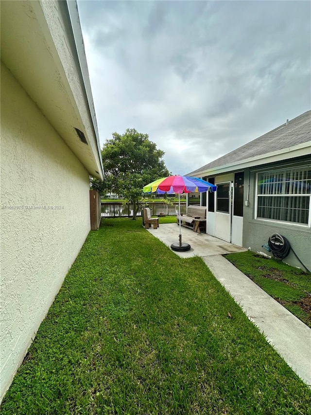 view of yard with a patio