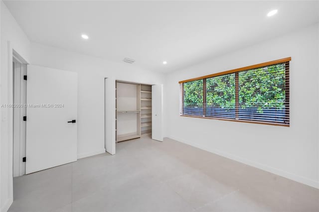 unfurnished bedroom featuring a closet