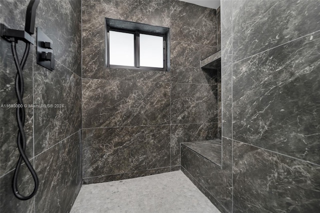 bathroom featuring a tile shower