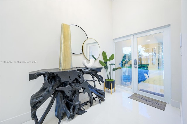 2112 NE 17th Ave, Wilton Manors, FL 33305 - interior details featuring baseboards